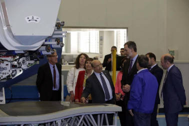 El rey Felipe VI ha visitado en Torres de Elorz las instalaciones de la empresa MTorres.