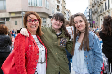 El viernes 8 de junio y el sábado 9 de junio el Ensanche se convirtió en un escenario gigante para el talento de pequeños artistas que ofrecieron un total de 16 actividades diferentes protagonizadas por: Escuela Navarra de Jotas, Flamenco Aires del Sur, Escuela de Música de Ansoáin, Kíthara Escuela de Música, Escuela de Danza Ravel, Escuela de Danza de Navarra, equipo de gimnasia rítmica del Club Natación, Zumba Fitness, Breahtless Dance Center, talleres creativos de Alfil.bey y de Art 5 Bellas Artes, Escuela de flamenco Sandra Gallardo, equipo de gimasia rítmica Alaia y yoga, danza y mindfulness con Espacio Meraki. Todo ello dentro de la campaña 'Comercio hace ciudad' organizada por la Asociación de comerciantes del Ensanche y el Ayuntamiento de Pamplona.