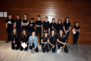 El alumnado de la Escuela de Música de Aoiz presentó el sábado 9 de junio, en la casa de cultura local, el musical 'Tarzán'. Una manera perfecta de dar cierre al curso que permitió disfrutar, al mismo tiempo, a los jóvenes músicos sobre el escenario y a familiares y amigos desde el patio de butacas.