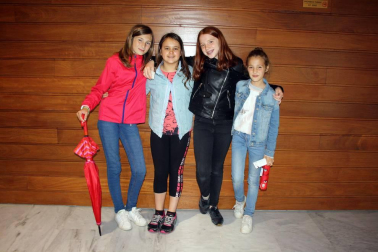 El alumnado de la Escuela de Música de Aoiz presentó el sábado 9 de junio, en la casa de cultura local, el musical 'Tarzán'. Una manera perfecta de dar cierre al curso que permitió disfrutar, al mismo tiempo, a los jóvenes músicos sobre el escenario y a familiares y amigos desde el patio de butacas.