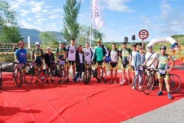 El domingo 10 de junio se disputó el I Triatlón Contrarreloj por Equipos de Beriáin, que se desarrolló en las proximidades de la balsa de La Morea, con salida y llegada en el Polígono de Beriáin. En la prueba tomaron parte 124 deportistas repartidos en 14 equipos, quienes tuvieron que afrontar un primer segmento a nado de 750 metros, para después subirse a la bicicleta durante 20 kilómetros y rematar con otros 5 de carrera a pie. Al final la victoria sonrió a la SDR Arenas de Tudela en categoría masculina y al Irrintzi Girls en la femenina.