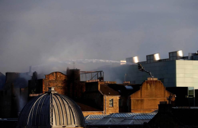 Arde la Escuela de Arte de Glasgow, emblema de la arquitectura escocesa