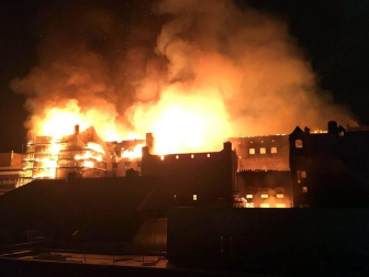 Arde la Escuela de Arte de Glasgow, emblema de la arquitectura escocesa