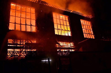 Arde la Escuela de Arte de Glasgow, emblema de la arquitectura escocesa