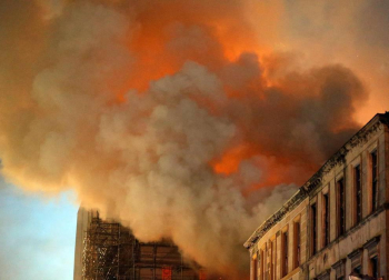 Arde la Escuela de Arte de Glasgow, emblema de la arquitectura escocesa