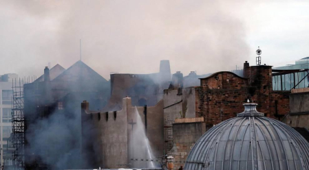 Arde la Escuela de Arte de Glasgow, emblema de la arquitectura escocesa