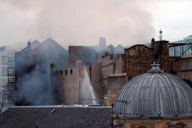 Arde la Escuela de Arte de Glasgow, emblema de la arquitectura escocesa