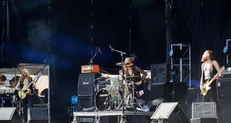 Público asistente a la actuación del grupo dentro del ciclo Ciudadela Tierra de Rock.