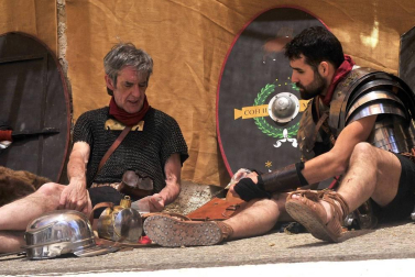 El Festival Romano de Andelo de Mendigorría alcanzó este año su XVII edición, una cita cultural y artística en la que se pudo disfrutar de la esencia del mundo romano con actuaciones teatrales y representaciones del ejército a pie de calle