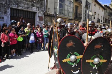 El Festival Romano de Andelo de Mendigorría alcanzó este año su XVII edición, una cita cultural y artística en la que se pudo disfrutar de la esencia del mundo romano con actuaciones teatrales y representaciones del ejército a pie de calle