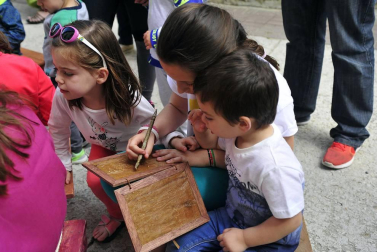 El Festival Romano de Andelo de Mendigorría alcanzó este año su XVII edición, una cita cultural y artística en la que se pudo disfrutar de la esencia del mundo romano con actuaciones teatrales y representaciones del ejército a pie de calle