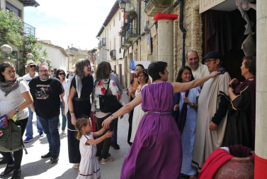 El Festival Romano de Andelo de Mendigorría alcanzó este año su XVII edición, una cita cultural y artística en la que se pudo disfrutar de la esencia del mundo romano con actuaciones teatrales y representaciones del ejército a pie de calle