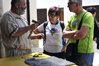 El Festival Romano de Andelo de Mendigorría alcanzó este año su XVII edición, una cita cultural y artística en la que se pudo disfrutar de la esencia del mundo romano con actuaciones teatrales y representaciones del ejército a pie de calle