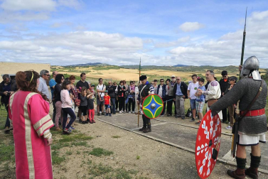 El Festival Romano de Andelo de Mendigorría alcanzó este año su XVII edición, una cita cultural y artística en la que se pudo disfrutar de la esencia del mundo romano con actuaciones teatrales y representaciones del ejército a pie de calle