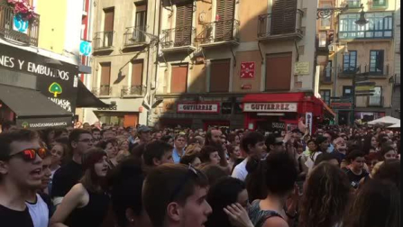 Protesta en la plaza del Ayuntamiento por la puesta en libertad de 'La Manada'