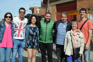 El domingo 17 de junio Milagro honró a su fruto más preciado con la puesta en marcha de la XIX Fiesta de la cereza. Cerca de 15.000 personas se acercaron hasta esta localidad para hacerse con sus cajas de cerezas, además de disfrutar del variado programa de la jornada. Este año, el consistorio ribero convirtió al deporte en protagonista, homenajeando a varios deportistas y clubes locales.