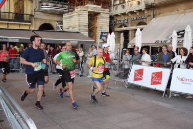 Pamplona acogió el sábado 16 de junio la V San Fermín Maratón, evento deportivo que coorganiza el Grupo La Información y Rock The Sport. Cerca de 3.000 inscritos de 15 países han participado en esta edición, que contó con cinco pruebas diferentes: Pobre de mí (42 km), Peñas (42 km por relevos), Txupinazo (21 km), Fiesta (10,7 km) y Kiliki (5 km).