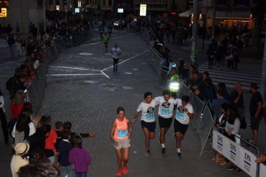 Pamplona acogió el sábado 16 de junio la V San Fermín Maratón, evento deportivo que coorganiza el Grupo La Información y Rock The Sport. Cerca de 3.000 inscritos de 15 países han participado en esta edición, que contó con cinco pruebas diferentes: Pobre de mí (42 km), Peñas (42 km por relevos), Txupinazo (21 km), Fiesta (10,7 km) y Kiliki (5 km).