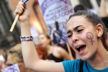 Miles de personas vuelven a tomar las calles de Madrid al grito de "No es abuso es violación"