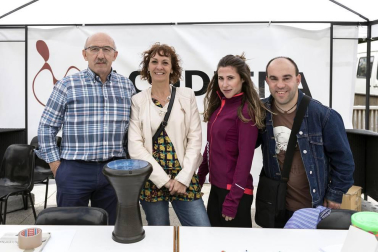 Acodifna (Asociación Coordinadora de Personas con Discapacidad Física de Navarra) organizó el domingo 17 de junio una jornada de sensibilización bajo el título “Siéntate, participa y cuéntanos”. Además de los espacios lúdicos, como los hinchables o el área infantil, y la animación de la txaranga Ziripot, también hubo lugar para las actividades de concienciación, como el circuito por la accesibilidad, el monólogo y actuación multicultural o la lectura final de un manifiesto por parte de representantes del colectivo.