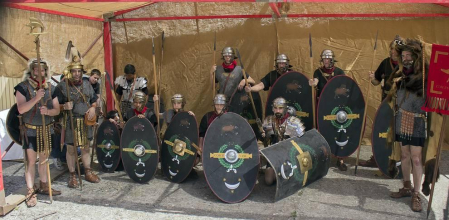 Mendigorría acogió el 17 de junio la XVII edición del Festival romano de Andelos. Durante la jornada se organizaron visitas teatralizadas a la ciudad de Andelos, demostraciones sobre tradiciones romanas, teatro callejero y el imprescindible mercado romano con puestos de monedas de la época, textiles, taberna, etc.