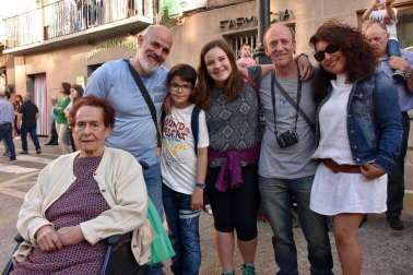 La Comparsa de gigantes de Ablitas celebró el sábado 16 de junio la tercera edición de la Gigantada Villa de Ablitas. En esta ocasión, el evento coincidió además con el décimo aniversario de este colectivo. Durante la jornada se celebraron diferentes actos, pero el más multitudinario fue la reunión de comparsas, gaiteros y tamborrada en la plaza de los Fueros a partir de las ocho de la tarde. Una fiesta sin igual para los amantes de los gigantes.