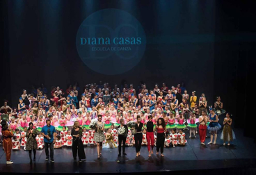 El pasado domingo, 17 de junio, la escuela celebró la gala de fin de curso con el espectáculo 'Wonderland', en el que participaron alumnos de entre 4 y 55 años y artistas invitados
