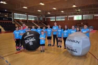 Con motivo de la conmemoración del Día Mundial del Olimpismo, el Centro de Estudios Olímpicos de la Universidad de Navarra organizó el sábado 16 de junio una jornada cuyo principal objetivo es promocionar los valores propios del olimpismo entre los más jóvenes. Tras el izado de la bandera olímpica, todos los niños que se acercaron a polideportivo universitario pudieron participar en un variado menú de actividades que incluyeron: golf, rugby, béisbol, pádel, baloncesto, taekwondo, esgrima, judo, kinball, un circuito de multideporte, mini tenis, tenis de mesa, tiro con arco, voleibol, ajedrez, pelota o participar en el Campus “Javi Martínez”.