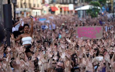 Miles de personas vuelven a tomar las calles de Madrid al grito de "No es abuso es violación"