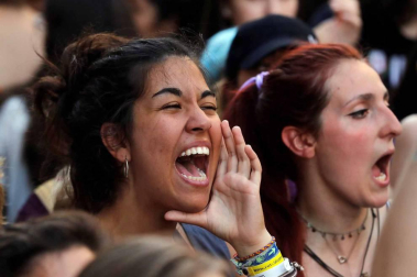 Miles de personas vuelven a tomar las calles de Madrid al grito de "No es abuso es violación"