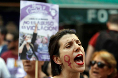 Miles de personas vuelven a tomar las calles de Madrid al grito de "No es abuso es violación"