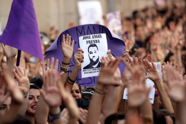 Miles de personas vuelven a tomar las calles de Madrid al grito de "No es abuso es violación"