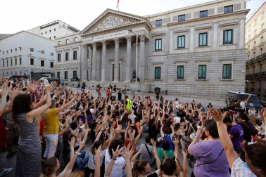 Miles de personas vuelven a tomar las calles de Madrid al grito de "No es abuso es violación"