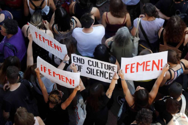 Miles de personas vuelven a tomar las calles de Madrid al grito de "No es abuso es violación"