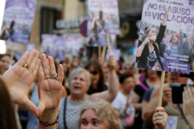 Miles de personas vuelven a tomar las calles de Madrid al grito de "No es abuso es violación"