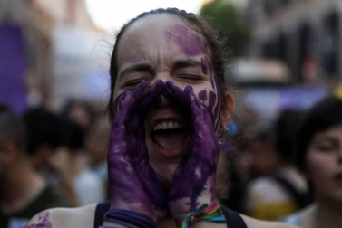 Miles de personas vuelven a tomar las calles de Madrid al grito de "No es abuso es violación"