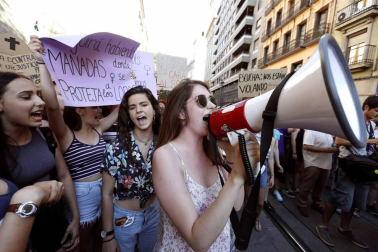 Miles de personas vuelven a tomar las calles de Madrid al grito de "No es abuso es violación"