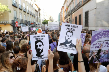 Miles de personas vuelven a tomar las calles de Madrid al grito de "No es abuso es violación"
