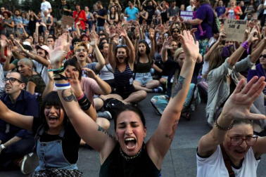 Miles de personas vuelven a tomar las calles de Madrid al grito de "No es abuso es violación"