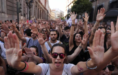 Miles de personas vuelven a tomar las calles de Madrid al grito de "No es abuso es violación"