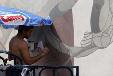 Taquen, Juan Landa, Deih, Pez y Doa han sido los cinco artistas encargados de transformar fachadas deterioradas o en desuso en auténticas obras de arte.
