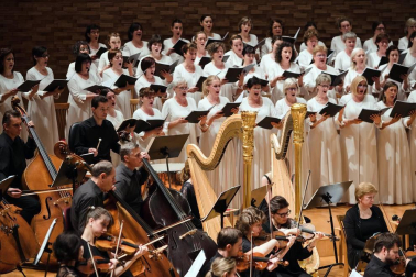 El Orfeón Pamplonés cerraba este sábado con una lluvia de aplausos su participación en las Noches Blancas de San Petersburgo tras dos conciertos que pusieron en pie al público del Mariinsky Concert Hall.