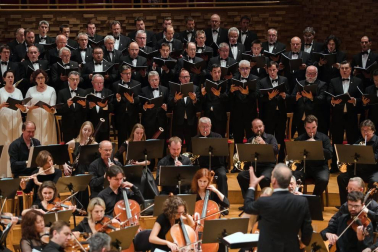 El Orfeón Pamplonés cerraba este sábado con una lluvia de aplausos su participación en las Noches Blancas de San Petersburgo tras dos conciertos que pusieron en pie al público del Mariinsky Concert Hall.