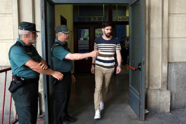 Los integrantes de 'La Manada' se han presentado este lunes por la mañana ante el juzgado de guardia de Sevilla.