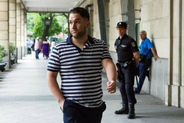 Los integrantes de 'La Manada' se han presentado este lunes por la mañana ante el juzgado de guardia de Sevilla.