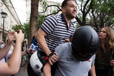 Los integrantes de 'La Manada' se han presentado este lunes por la mañana ante el juzgado de guardia de Sevilla.