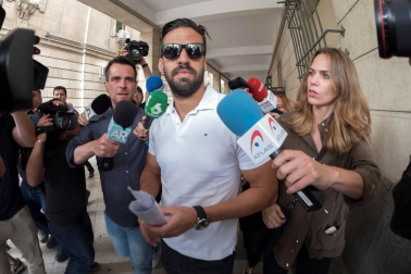 Los integrantes de 'La Manada' se han presentado este lunes por la mañana ante el juzgado de guardia de Sevilla.