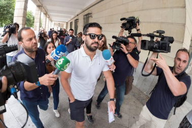 Los integrantes de 'La Manada' se han presentado este lunes por la mañana ante el juzgado de guardia de Sevilla.