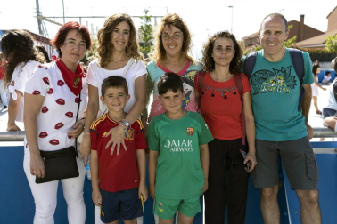 Los vecinos de Orkoien han celebrado sus fiestas en un excelente ambiente de hermandad y con temperaturas privilegiadas. El viernes 22 de junio la cámara de ¡Click! se acercó a la celebración del Día de la Juventud. Baile de gigantes, espectáculo infantil y vaquillas congregaron a cuadrillas de todas las edades durante la tarde.