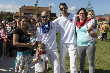 Los vecinos de Orkoien han celebrado sus fiestas en un excelente ambiente de hermandad y con temperaturas privilegiadas. El viernes 22 de junio la cámara de ¡Click! se acercó a la celebración del Día de la Juventud. Baile de gigantes, espectáculo infantil y vaquillas congregaron a cuadrillas de todas las edades durante la tarde.